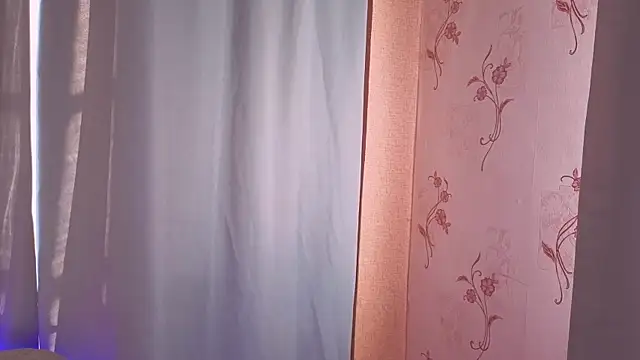 Snapshot of SunlitDeslre chatting on 05/15/26, 11:03 SunlitDeslre online show from 05/15/26, 11:03
