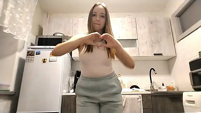 LatanyaDaivs online show from 04/18/26, 07:07