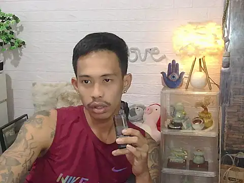 marlonmoreno01 online show from 04/18/26, 04:20