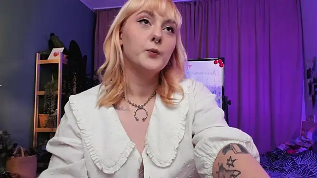 Snapshot of Emma_Thomps chatting on 06/11/26, 02:03 Emma Thomps online show from 06/11/26, 02:03