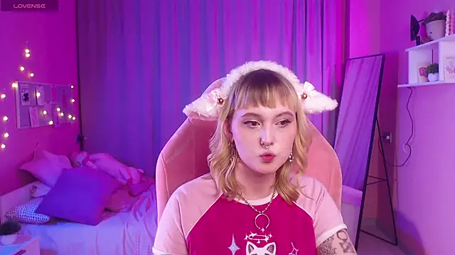 Emma Thomps online show from 04/27/26, 03:10