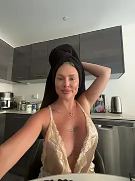 Karen Luxe online show from 05/25/26, 05:44