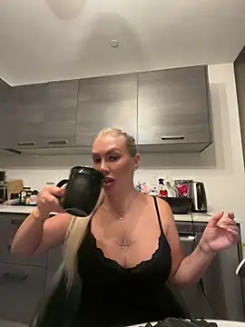 Karen Luxe online show from 06/02/26, 01:05
