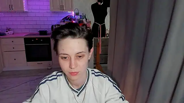 EVAARUS online show from 04/18/26, 07:51