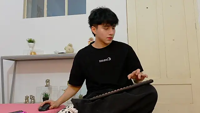 Snapshot of LunayDream chatting on 06/12/26, 12:03 LunayDream online show from 06/12/26, 12:03