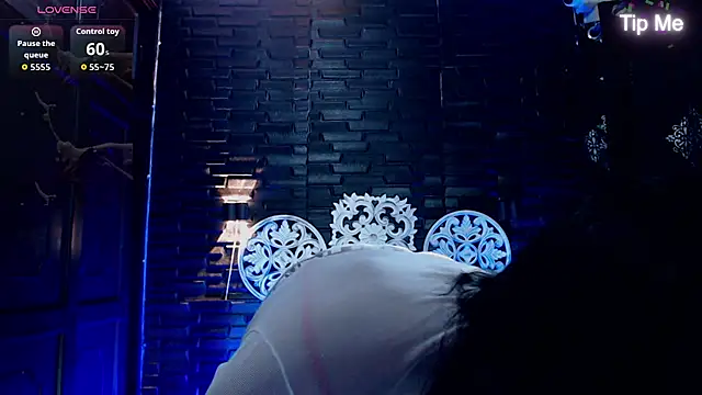 Hecate doll online show from 05/20/26, 02:25