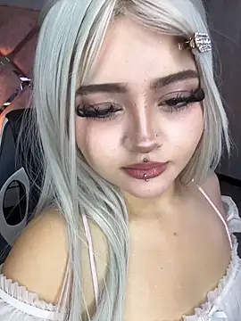 Snapshot of lya_nekko_ chatting on 06/17/26, 04:12 lya nekko online show from 06/17/26, 04:12