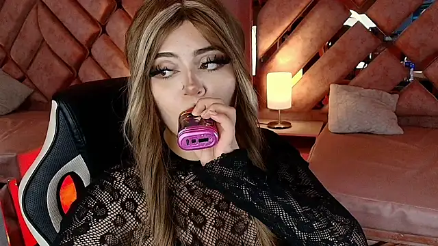 Snapshot of lya_nekko_ chatting on 07/05/26, 04:19 lya nekko online show from 07/05/26, 04:19