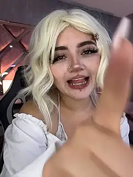 Snapshot of lya_nekko_ chatting on 06/25/26, 04:10 lya nekko online show from 06/25/26, 04:10