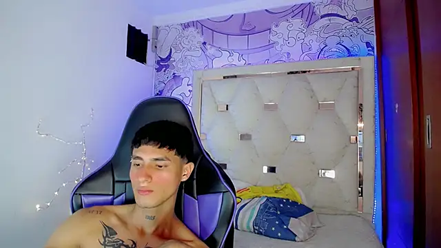 Snapshot of AAA_WHITE chatting on 05/08/26, 03:32 AAA WHITE online show from 05/08/26, 03:32