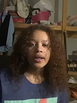 emaluvv online show from 04/19/26, 01:17