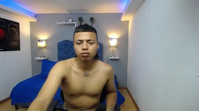 jacke stonne  online show from 04/20/26, 01:24