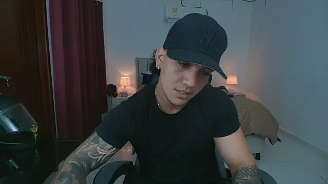 Snapshot of Mrbig_maximo chatting on 06/19/26, 02:50 Mrbig maximo online show from 06/19/26, 02:50