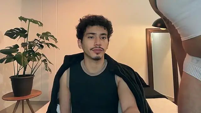 Snapshot of Noah_and_Steven chatting on 06/19/26, 01:22 Noah and Steven online show from 06/19/26, 01:22