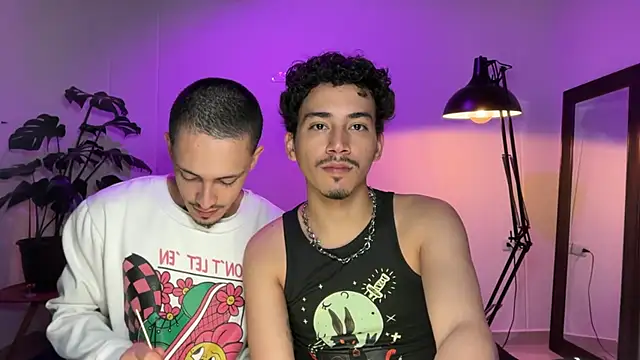 Snapshot of Noah_and_Steven chatting on 07/08/26, 03:45 Noah and Steven online show from 07/08/26, 03:45