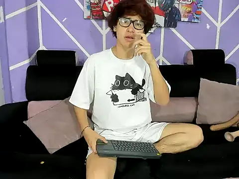 JULIAN HOT  online show from 05/23/26, 08:08