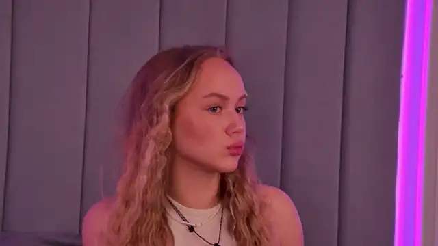 Emi Sterling online show from 05/11/26, 06:15