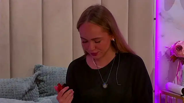 Emi Sterling online show from 05/18/26, 06:18