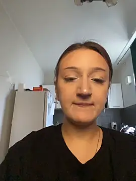 Snapshot of DriveThruCiri chatting on 07/14/26, 07:46 DriveThruCiri online show from 07/14/26, 07:46