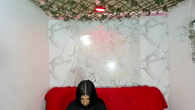 Snapshot of DAHNE_HOT_ chatting on 06/12/26, 01:31 DAHNE HOT online show from 06/12/26, 01:31