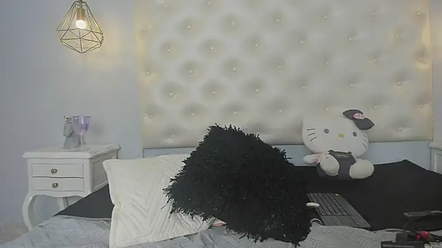 Snapshot of ninaavelvett chatting on 06/26/26, 12:22 ninaavelvett online show from 06/26/26, 12:22