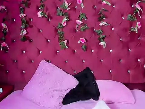 Molly Brunette  online show from 04/23/26, 03:02