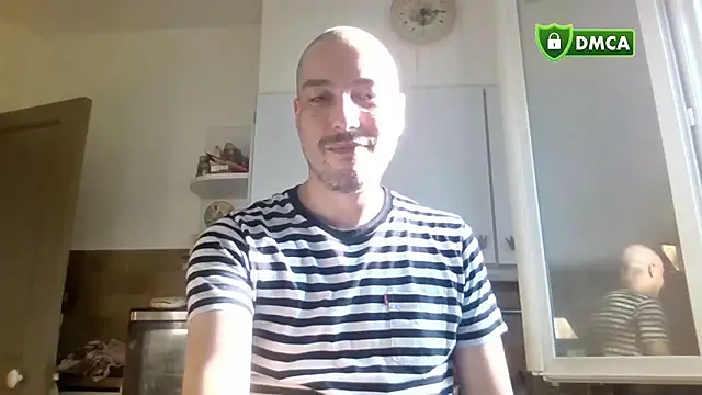 Snapshot of jyl151 chatting on 07/17/26, 05:21 jyl151 online show from 07/17/26, 05:21