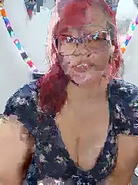 Snapshot of Amaranta-Luque chatting on 06/18/26, 04:01 Amaranta-Luque online show from 06/18/26, 04:01
