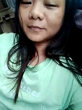 Snapshot of eljhenx chatting on 06/19/26, 02:06 eljhenx online show from 06/19/26, 02:06