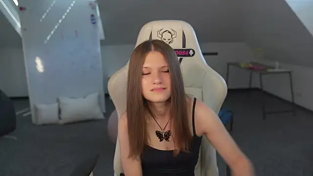 Monika kiss054 online show from 06/17/26, 10:47
