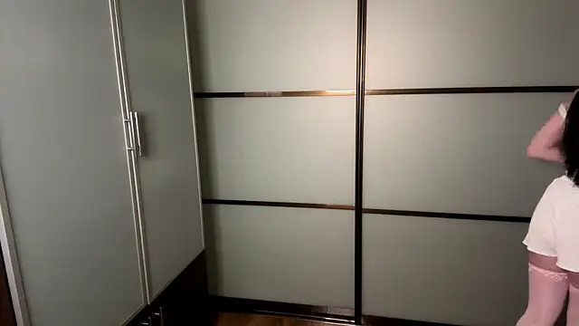 peachlunne online show from 04/19/26, 06:10