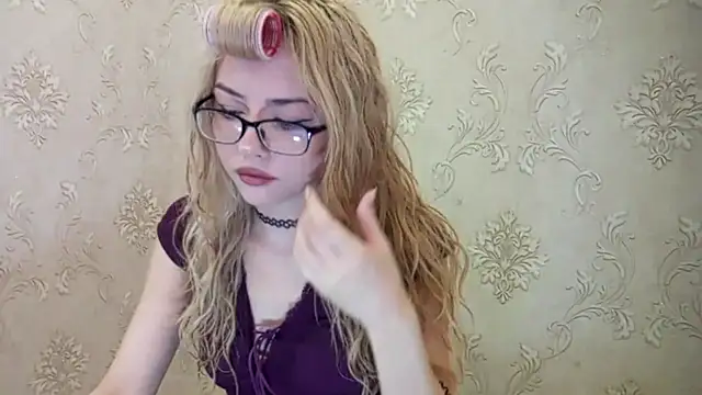 Snapshot of DelicaBrome chatting on 07/10/26, 09:31 DelicaBrome online show from 07/10/26, 09:31
