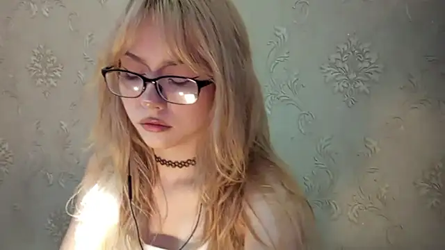 Snapshot of DelicaBrome chatting on 07/08/26, 11:33 DelicaBrome online show from 07/08/26, 11:33