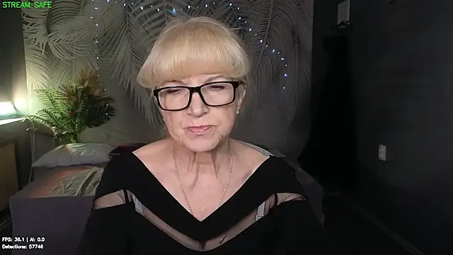 Snapshot of Dr_Mireille chatting on 06/19/26, 07:36 Dr Mireille online show from 06/19/26, 07:36