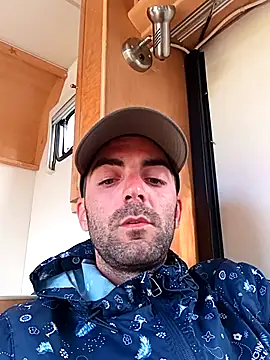 Snapshot of alieno_napoletano chatting on 04/27/26, 05:11 alieno napoletano online show from 04/27/26, 05:11