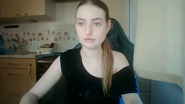 Snapshot of Lisanta chatting on 06/19/26, 03:40 Lisanta online show from 06/19/26, 03:40