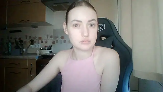 Snapshot of Lisanta chatting on 06/12/26, 04:16 Lisanta online show from 06/12/26, 04:16