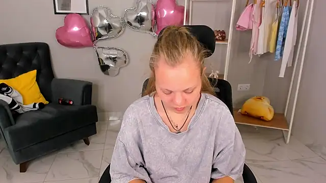 Ellen Mafour online show from 04/21/26, 10:55