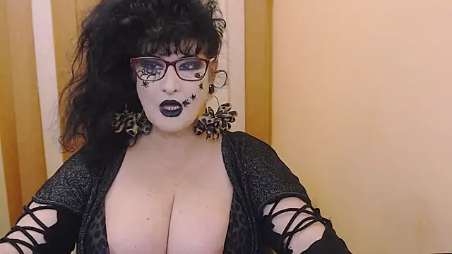 QuuenOfSin online show from 10/31/25, 09:32