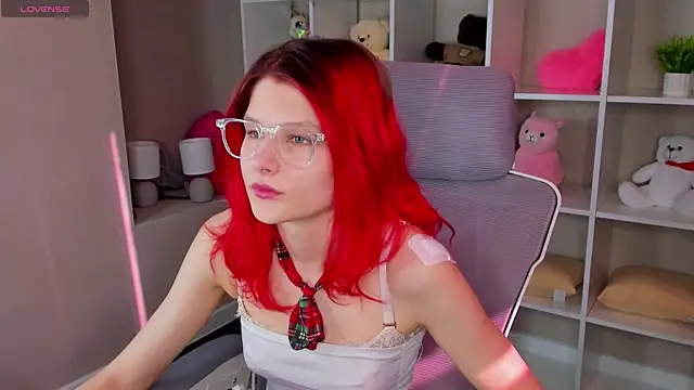 Bonnie Hernandez online show from 05/02/26, 09:36