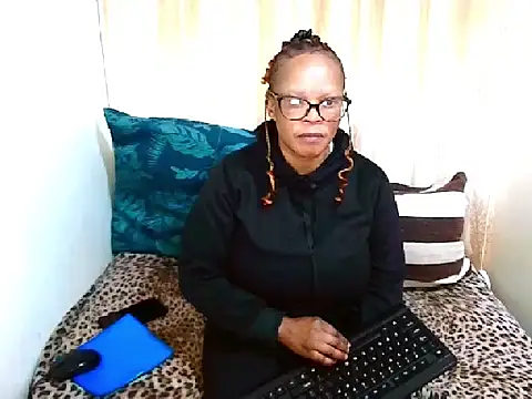 Snapshot of Ebony_Bloom69 chatting on 06/22/26, 04:42 Ebony Bloom69 online show from 06/22/26, 04:42