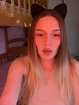 aura lune online show from 04/21/26, 04:13