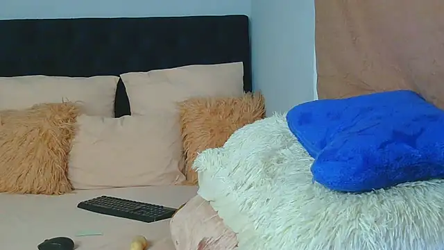 julianaa19 online show from 06/01/26, 06:02