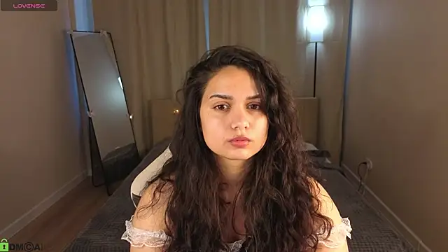 Vivien Ross online show from 05/15/26, 12:41