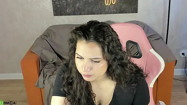 Vivien Ross online show from 05/12/26, 01:13