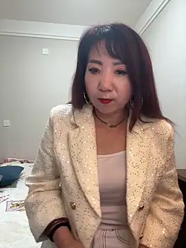 lucy-698 online show from 05/03/26, 12:20