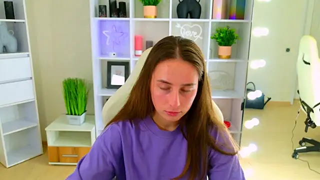 NadinnL online show from 04/21/26, 06:53