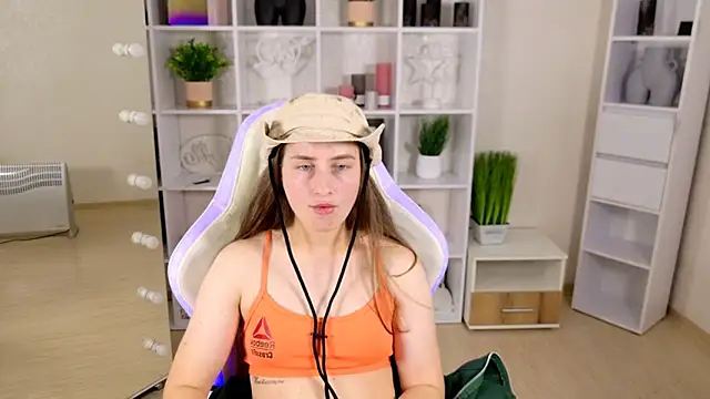NadinnL online show from 06/02/26, 06:24