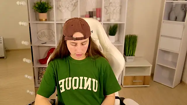 NadinnL online show from 05/31/26, 06:30