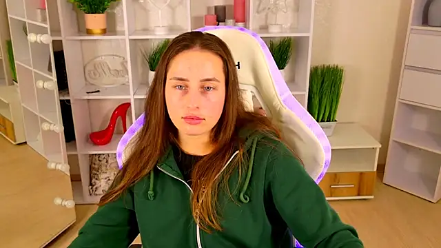 NadinnL online show from 05/14/26, 07:05